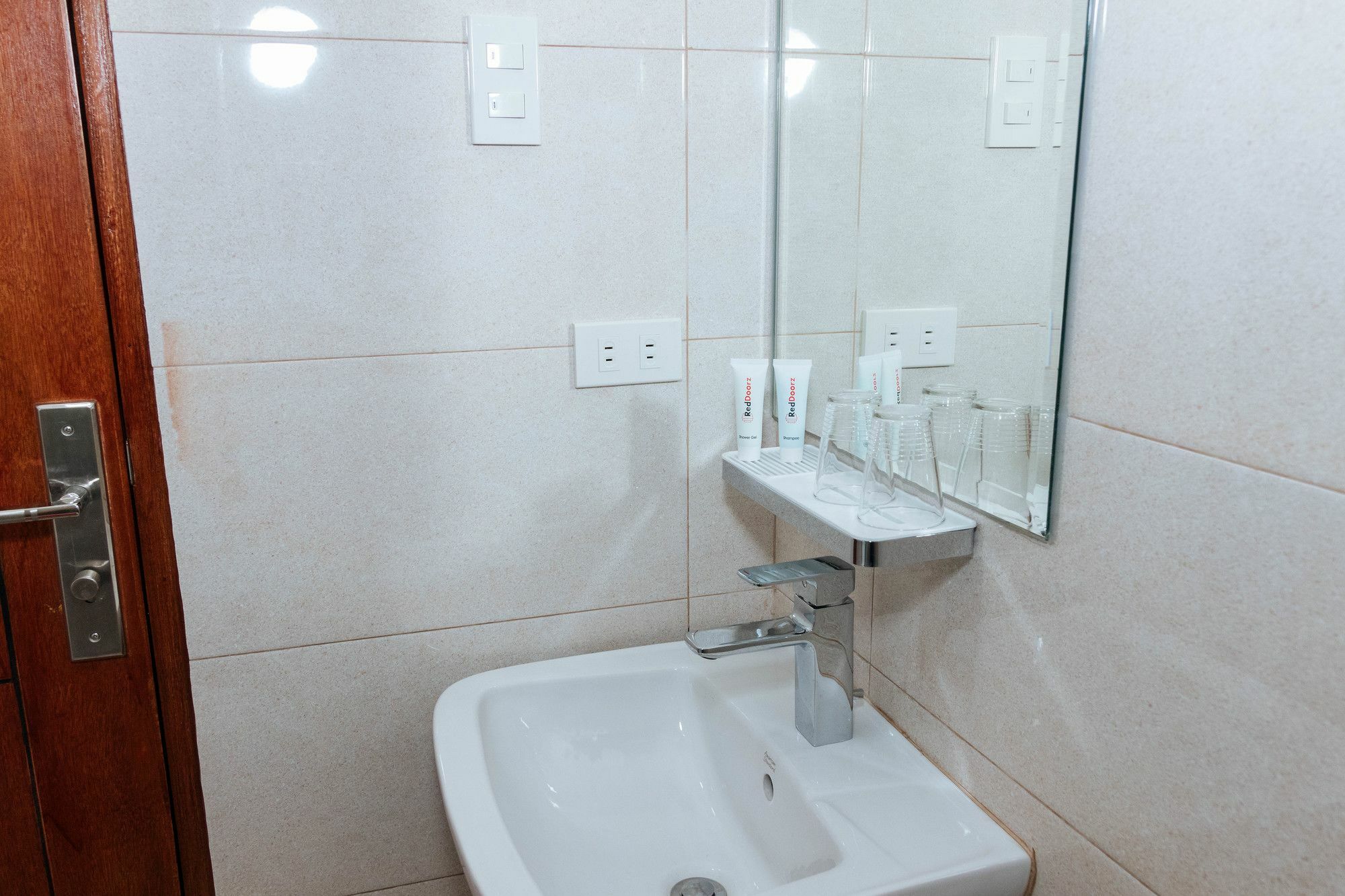 Reddoorz Premium @ Sampaloc Makati Makati City Exterior foto